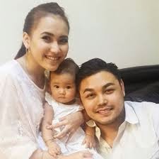 Irfan Gunawan Persembahkan Cincin Untuk Ayu Ting Ting www.dangduter.com